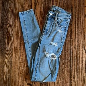 American Eagle Light Wash Distressed Super Hi-Rise Jegging